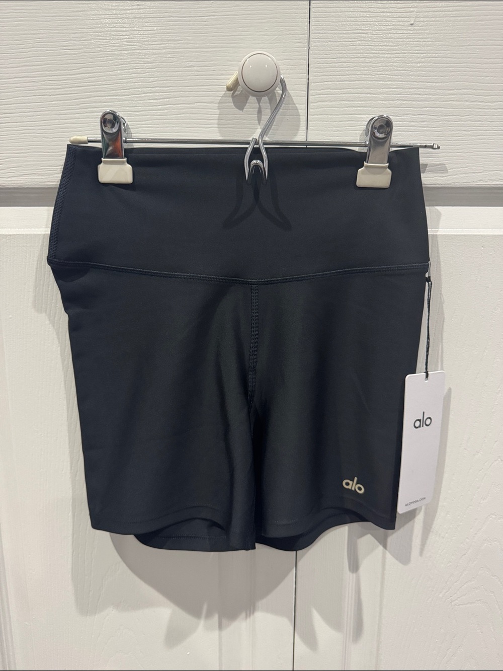 ALO Yoga Black Mid-Rise Air Lift Energy Shorts